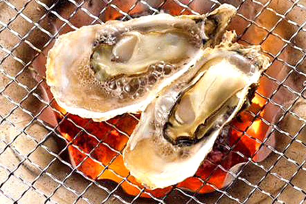 一粒一粒、表面の汚れを落としてきれいにすることから“一粒牡蠣”と呼ばれる北九州のブランドがき「豊前海一粒かき」。11月から3月にかけて収穫されます。焼き、蒸し、フライなどなんでもおいしくいただけます。