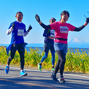美しい海岸線＆菜の花畑、そして山越えのカタルシスを体感せよ！「館山若潮マラソン」1月28日（日）開催！