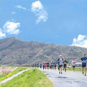 【締切間近】春の信濃路の美しい景色！数々のオリンピック施設を巡る「長野マラソン」