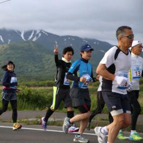 日差しを浴びて大地を駆けよう！春から初夏のウルトラマラソン