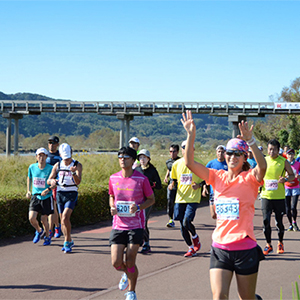 エントリー開始！ 圧巻の大エイドにレース後の打ち上げも楽しい「しまだ大井川マラソンinリバティ」