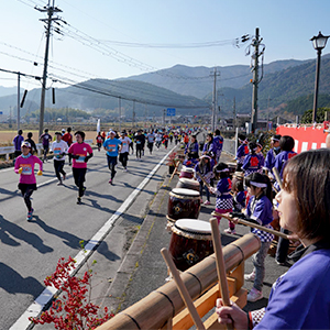 後半下りで記録が出やすい！「京都亀岡ハーフマラソン」