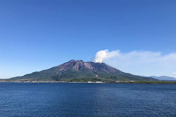 噴煙上げる桜島、イルカ泳ぐ錦江湾！「ランニング桜島」エントリー開始