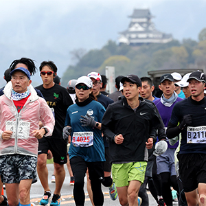 最古の木造天守閣！　国宝・犬山城を仰ぎ見ながら走る「第44回読売犬山ハーフマラソン」開催