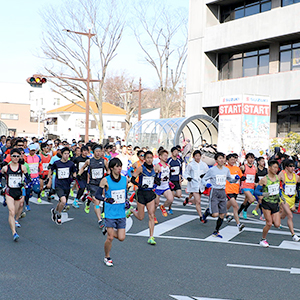 「出世城」から中心街を駆け抜ける爽快ハーフ！「第21回浜松シティマラソン」