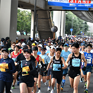 箱根の学生ランナーも多数参加。全天候型の新コースが話題の「神奈川マラソン」で自己ベスト更新！