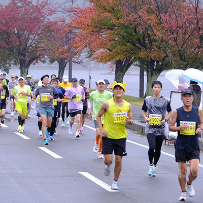 山々の絶景を望む、湖畔のフラットコース！「諏訪湖マラソン」（10月25日）エントリーは6/24(水）12時～！