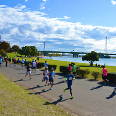 都心から約25分！　湖畔のフラットコースで記録も狙える「戸田マラソンin彩湖2026」は9月28日締切