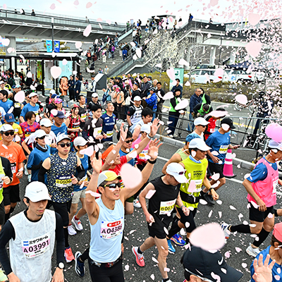 超フラットコースで自己ベストを狙う！　充実のおもてなしが大好評の「さが桜マラソン2027」は3月21日（日）開催