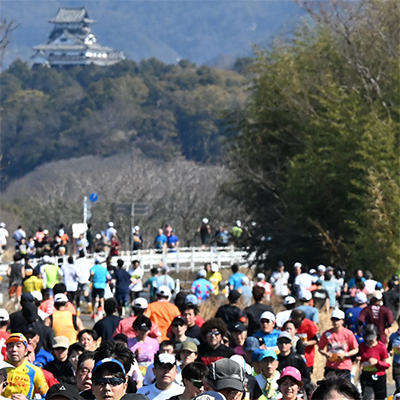  国宝・犬山城を望むフラットコースで自己ベストへ！「読売犬山ハーフマラソン」は2月28日開催