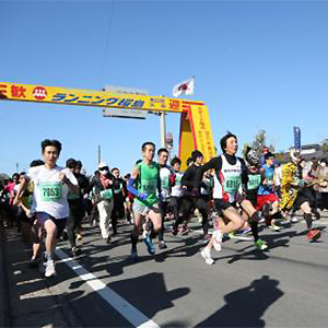 ワイルドな溶岩原と錦江湾を眺めながら走れる絶景コース。11月26日（日）開催「ランニング桜島」締め切り間近！