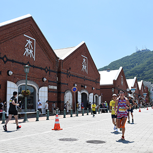 海鮮丼や冷たい塩ラーメンまで登場！函館グルメと観光スポット巡りを楽しむ「函館マラソン」