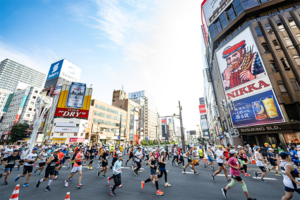 夏のランナーの祭典！　札幌のランドマークを駆け抜ける「北海道マラソン2025」エントリー受付中