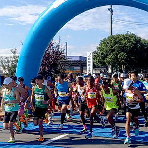 朝日連峰の紅葉を愛でながら走れる、東北で希少なフルの公認コース！「長井マラソン2025」開催