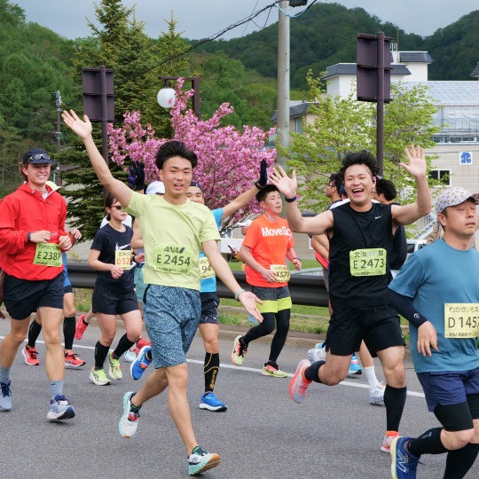 新緑の湖畔、残雪の羊蹄山。洞爺湖マラソン（5月17日開催）2/1エントリー開始！