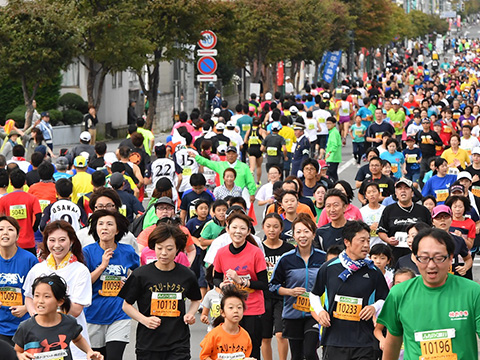 フルマラソンから3kmまで家族で楽しめる大会です