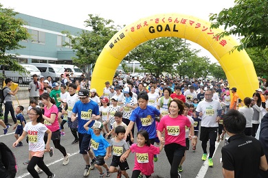 和気あいあいの2kmファミリースタート！