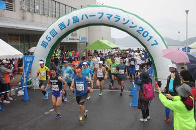 壮大な大自然を感じるマラソンコース！　スタートです！