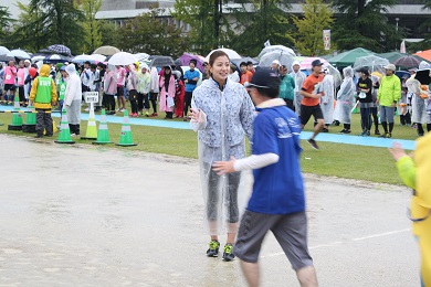 スペシャルサポーター青木愛さんも応援