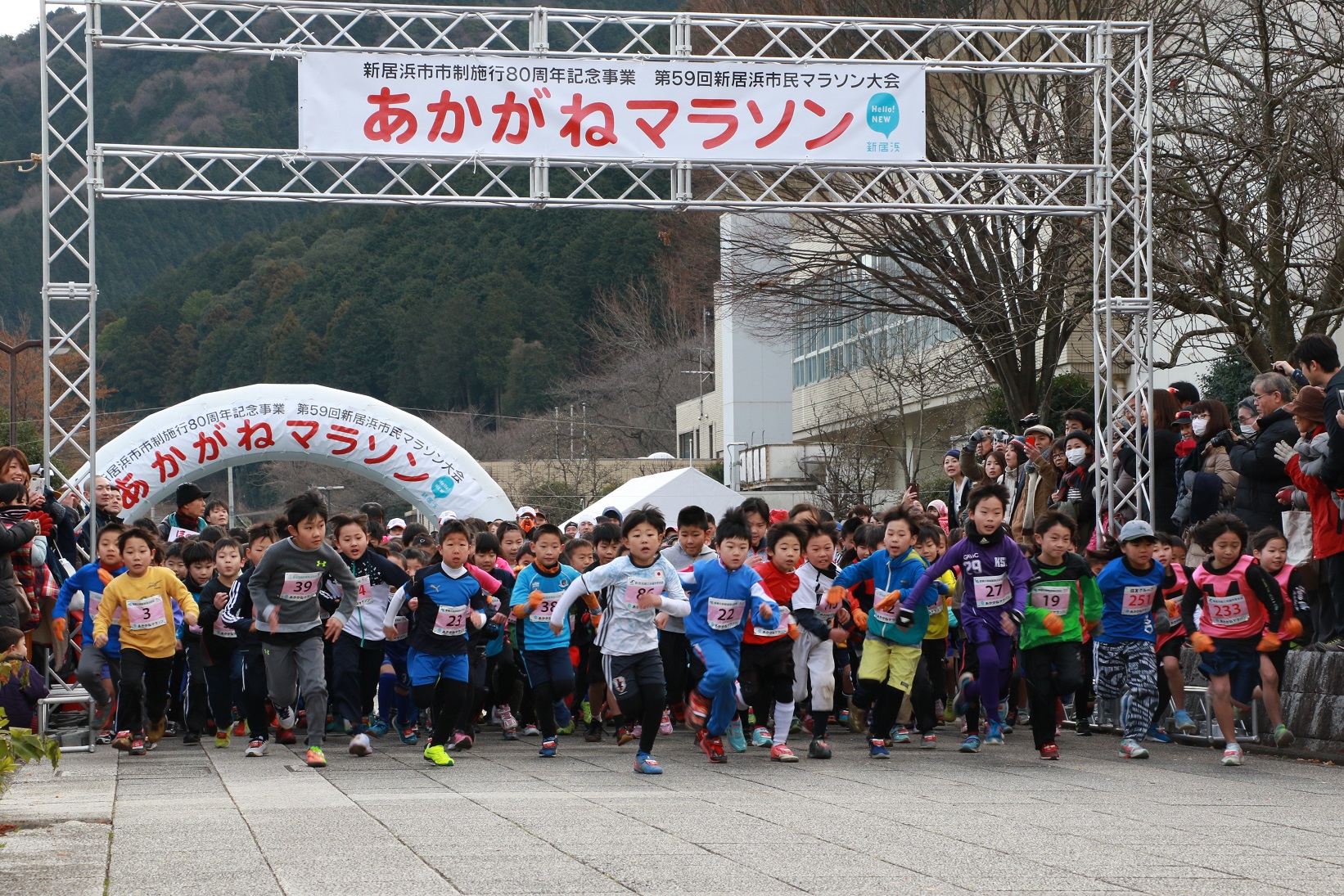 キッズのスタート。2km（小学生4～6年生）・3km（中学生）はまだ募集中です！