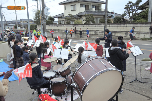 小学生の吹奏楽団。パワーをもらえます