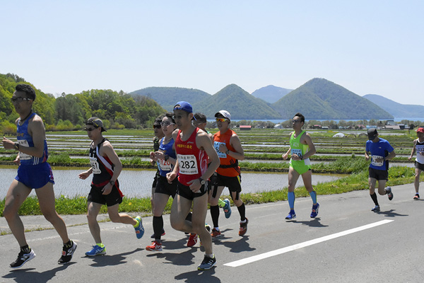 財田の坂はきつくはない勾配ながら距離がある