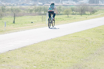 【悩み解決！】ランナーをよけようとして自転車に接触しそうになった！遊歩道や河川敷道路で走るときのマナーとは？