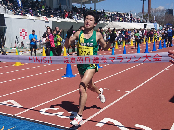 男子優勝の丸山選手は4月の長野マラソンに出場予定。「入賞が目標」と抱負を語った