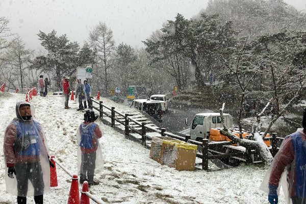 降雪もあり、27日15時にコース短縮が発表された