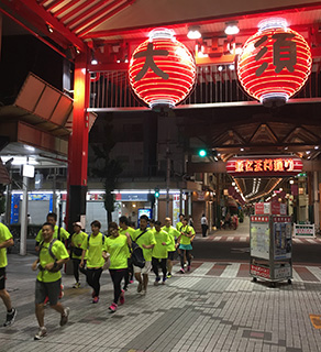 この日もいつものコース「大須観音～栄～久屋大通～鶴舞」をRUN。おそろいのウエアが目印です