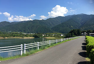 「池田池公園」は花と自然に囲まれた憩いの場所