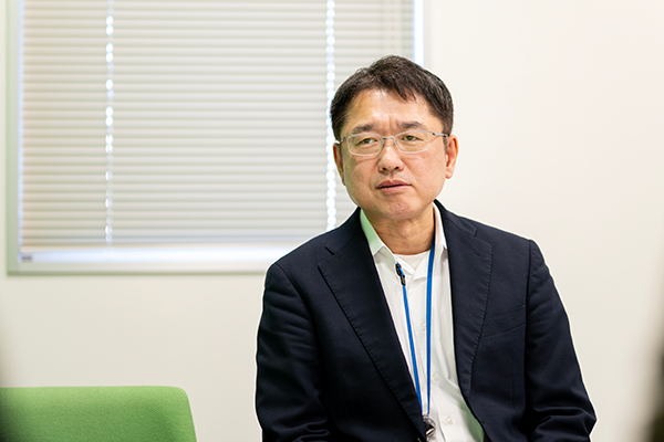 陸上部のGMを務める鈴木優喜朗専務取締役