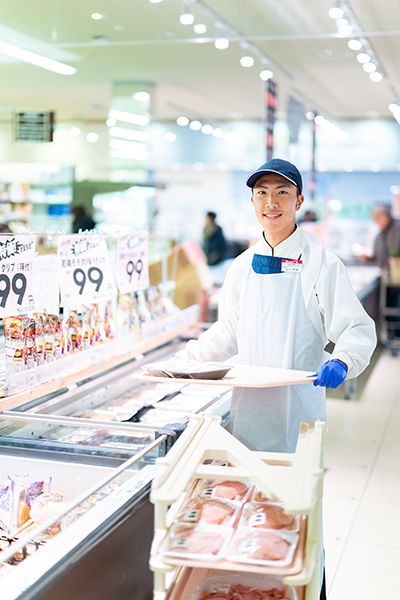 足立中央店に勤務して肉のスライスや品出しをしている