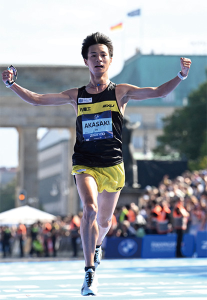 昨年のベルリンマラソンで自己ベストの2時間6分15秒（2位）をマークした赤﨑暁選手（写真：ロイター/アフロ）