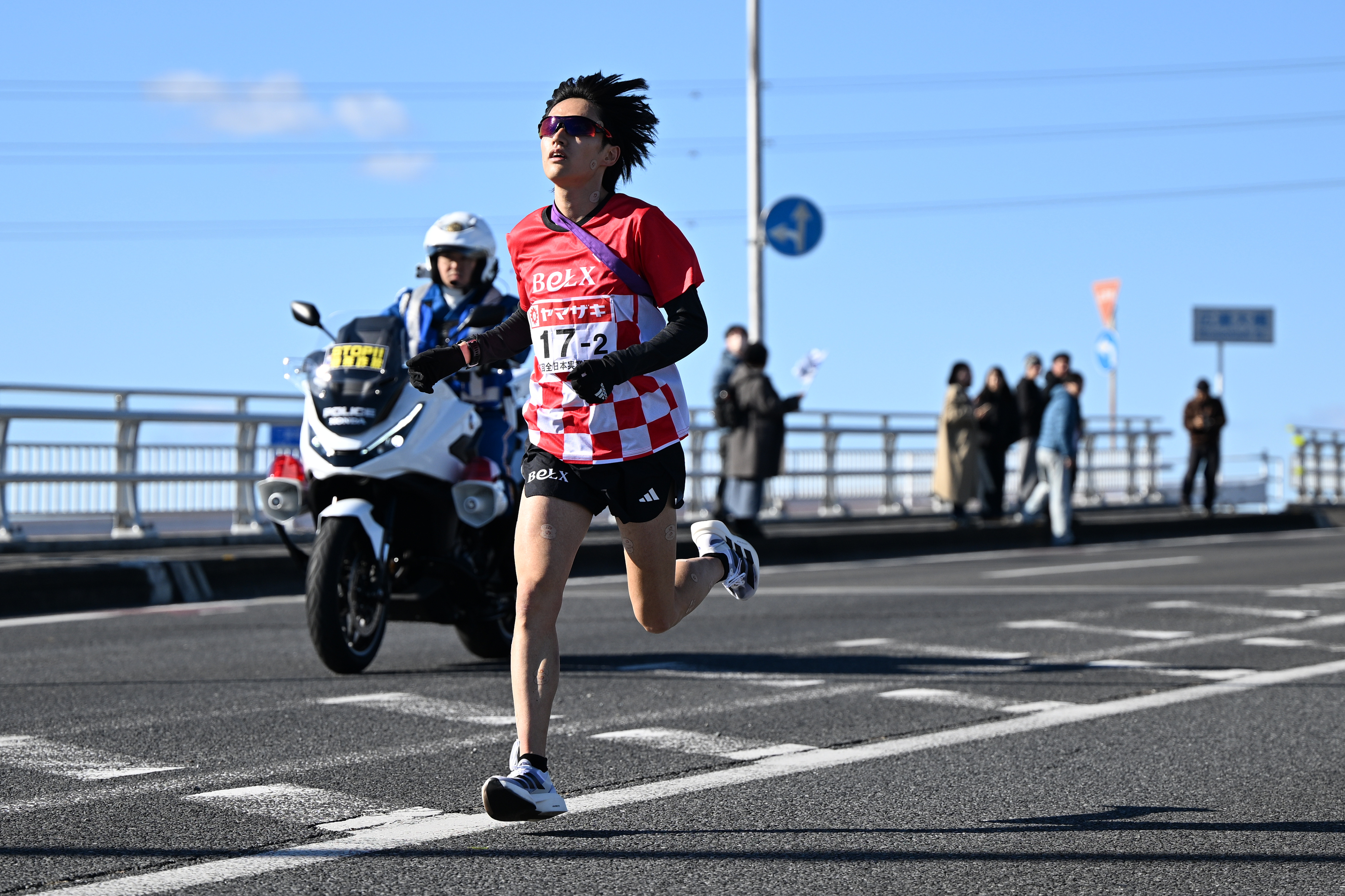 走る吉田響選手