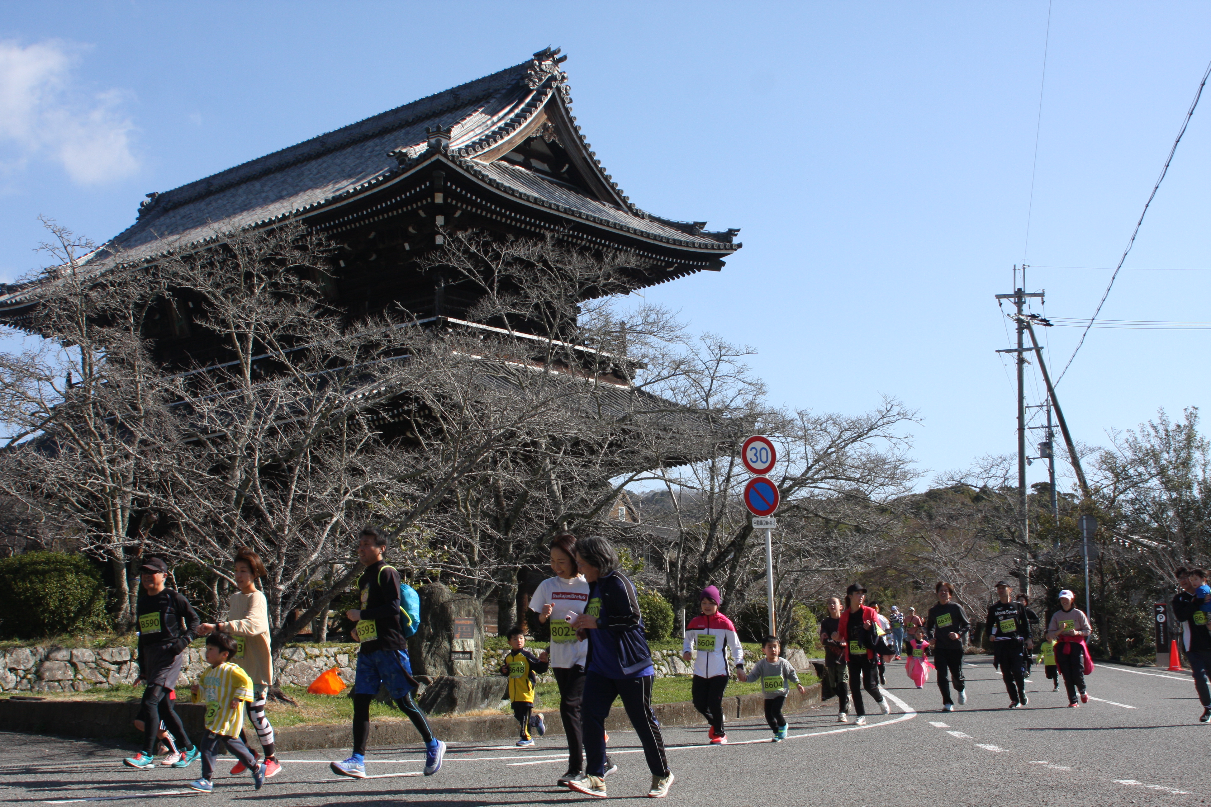 根來寺の前を走るコース