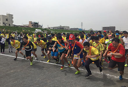 12時15分、ハーフ（個人、駅伝）がスタート。