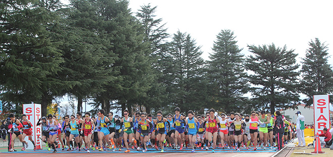 10時に三原公園陸上競技場をスタート