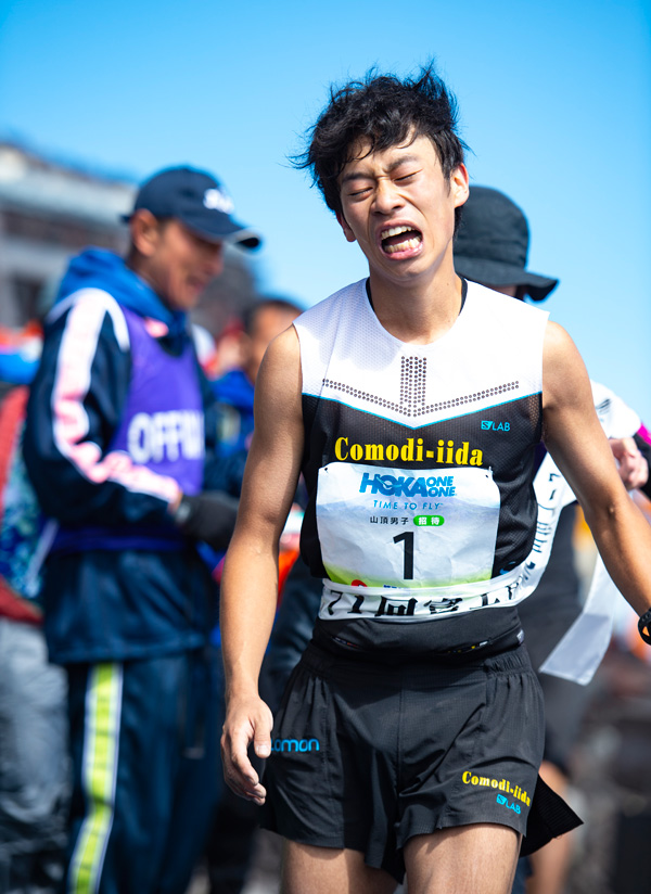 男子優勝・五郎谷俊選手（コモディ・イイダ）のフィニッシュ