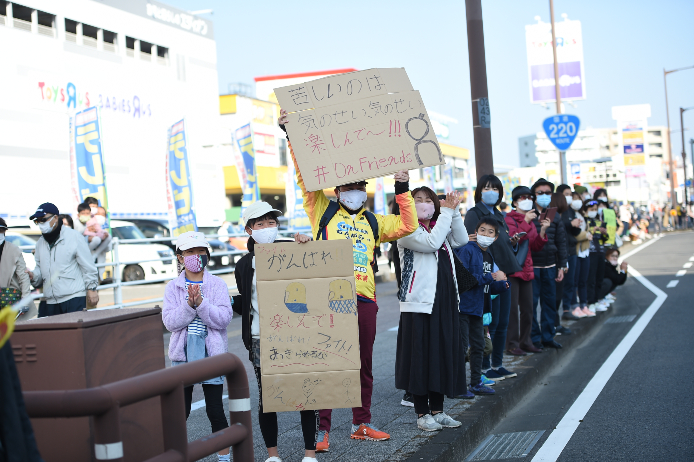 レース中はとにかく元気が出るものに目を向けよう