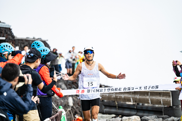 男子山頂コースで優勝した近江竜之介選手