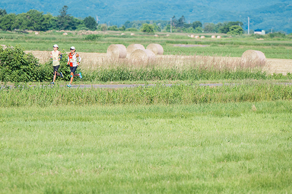 「真夏日」のサロマ湖100kmは完走率58.8%　男女とも昨年王者が2連覇達成