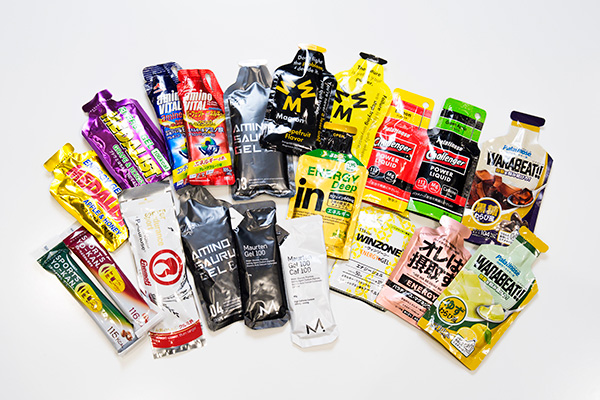 ランナーズ4月号では「たくさん補給すれば速くなれる⁉　エネルギージェル新常識」を特集