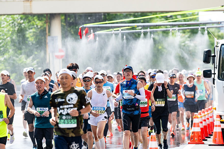 夏に走るランナー