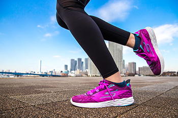 【知っ得】TeamR2の上田怜さんがLAマラソンに出走！スケッチャーズの新作「GOrun5」で難コースでも快走？！