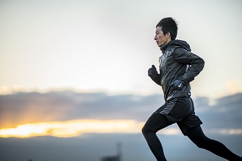 【知っ得】早朝、スタート前整列、雨etc…厳寒RUNの心強いミカタ GORE-TEX® SHAKEDRY™（PR）　