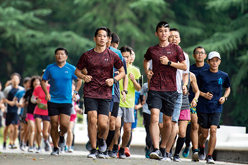 【知っ得】『秋のフルマラソンで絶対目標達成！　大学駅伝3冠・三田裕介コーチが教える体幹トレ＋ペース走or時間走』　supported by アンダーアーマー