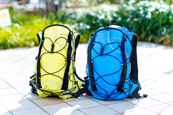 荷物があるけど揺れるのは困る…ベスト型で走りやすい14リットル容量のリュック