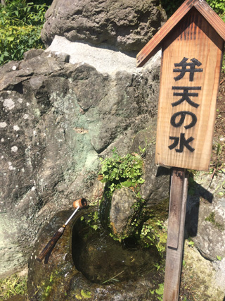 コース途中の湧き水。冷たくて美味しい！