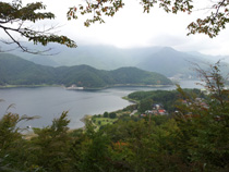 会場は山梨県、河口湖畔の小海公園。素晴らしい景色にまずはうっとり